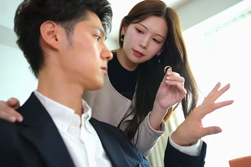 Cô vợ đi đi chơi, ông chồng ở nhà bị nhỏ em bà xã gạ chịch không trượt phát nào